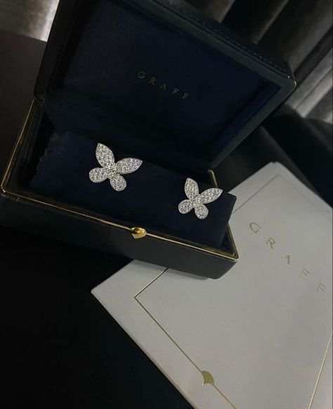 Graff Butterfly, Buccellati Jewelry, Pretty Jewelry Necklaces, Expensive Jewelry Luxury, Classy Jewelry, Expensive Jewelry, Jewelry Lookbook, Pretty Earrings, Girly Jewelry