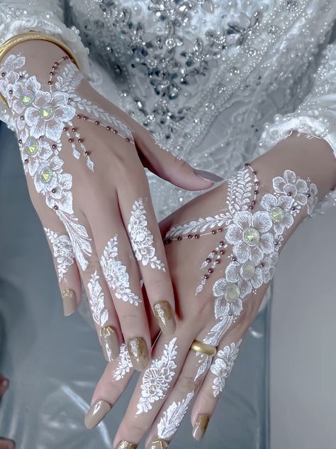 #BEAUTY ,#REALATIONSHIPS #Fashion #Outfits #SUMMER Outfits #Animals Henna White Wedding, Hena Pengantin, White Wedding Henna, Henna For Bride, Fake Nails Wedding, Unique Henna Designs, Henna Pengantin, White Henna Tattoo, White Henna Designs