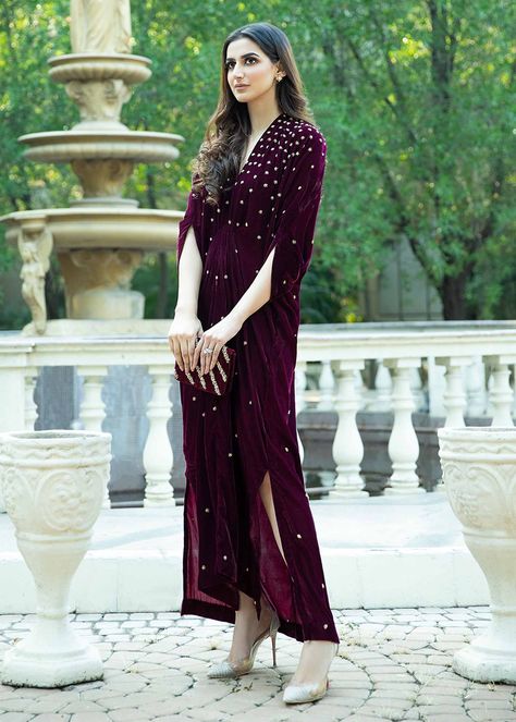 Pakistani Kurta Designs, Velvet Kaftan, Elegant Maternity Dresses, Pakistani Kurta, Velvet Dress Designs, Burgundy Fabric, Pakistani Fashion Casual, Pakistani Wedding Outfits, Pakistani Fancy Dresses