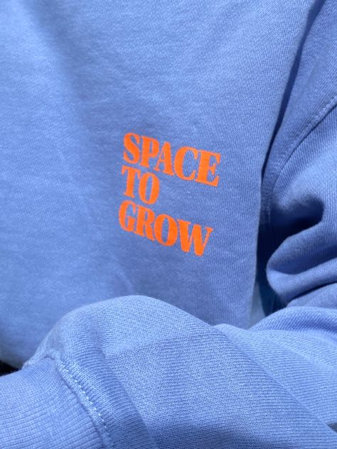 Sweater Print Design, Printed Hoodies Ideas, Simple Sweatshirt Design, Typography Sweatshirt, Hoodie Design Ideas Inspiration, Space Sweatshirt, Hoodie Design Ideas, Minimal Shirt Design, Simple Sweatshirt