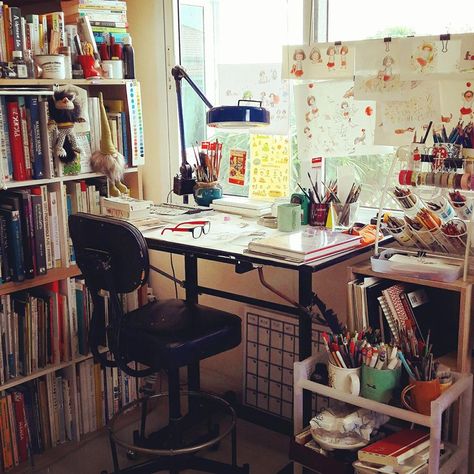 Mangaka Workspace, Dream Art Room, Art Workspace, Artist Workspace, Pastel Room Decor, Art Studio Room, Gamer Room Decor, Craft Room Design, Pastel Room