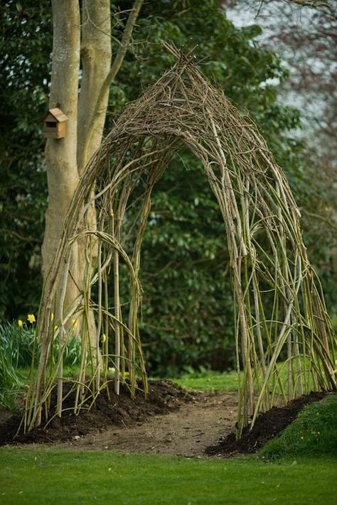 Twig Garden Structures, Willow Garden Structures, Twig Archway, Stick Arch, Willow Arch, Set Design Ideas, Willow Sculptures, Willow Sculpture, Garden Shed Interiors