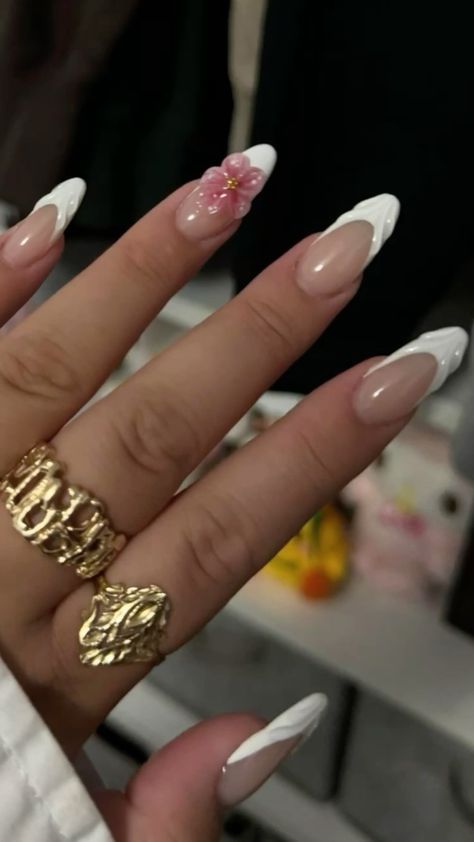 Classic Nails Almond Shape, Cute Basic Almond Nails, French Oval Nails Design, Almond White Nails Design, Off White Almond Nails, Almond Baddie Nails, Nail Inspo Almond Simple, Simple Acrylic Nails Almond, Nails For August