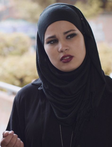 I would love an episode about Sana// I hope the next season is about her Isak & Even, Hijab Trends, Muslim Hijab, Muslim Girls, Kinds Of People, Women's Handbags, Muslim Women, Best Shows Ever, Character Inspiration