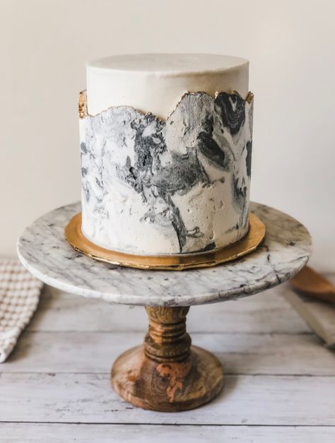 Need some new cake inspiration? This marble buttercream cake is made from simple techniques that makes an impressive cake. Marble Buttercream Cake, Marble Buttercream, Cake Valentine, Marbled Cake, Tårta Design, Torte Cupcake, Cake Decorating Videos, Marble Cake, Cake Trends