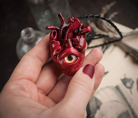 Clay Horror, Make A Keychain, Gift Ideas Valentines Day, Gift Ideas Valentines, Anatomical Heart Necklace, Hearts Jewelry, Sculpture Art Clay, Anatomical Heart, Clay Art Projects