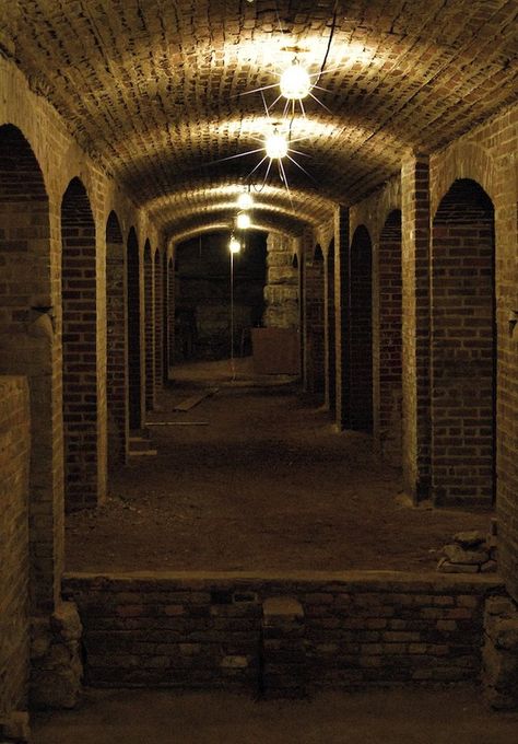 14 American Cities With Crazy Underground Tunnel Systems - Chicago, Boston, New York Hidden Tunnel, Nic Cage, Underground Tunnels, The Catacombs, Underground Cities, What Lies Beneath, The Magnus Archives, City Market, Cable Car