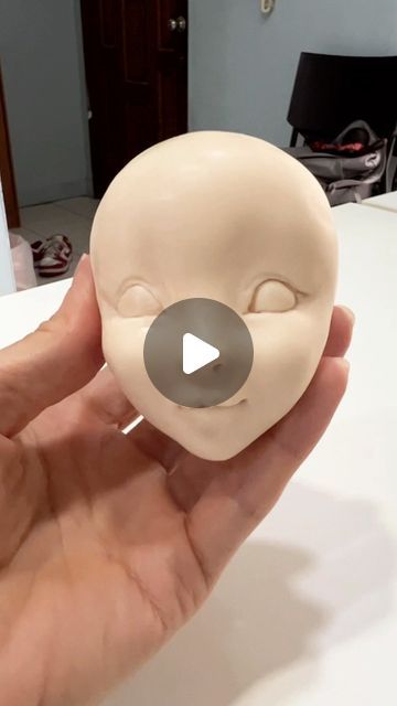 Fondant Face Tutorial, Sculpting Face, How To Make Ceramic, Diy Fondant, Face Wax, Sugar Flowers Tutorial, Fondant Figures Tutorial, Face Features, Flowers Tutorial