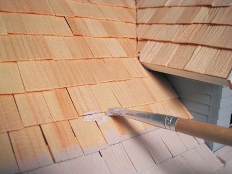 I wanted to share a quicker way to apply shingles to a dollhouse. The directions always say to use glue but I remember years ago when I did... Shingle House, Diy Barbie House, Dollhouse Tutorials, Dollhouse Miniature Tutorials, Doll Furniture Diy, Doll House Plans, Roofing Diy, Dollhouse Miniatures Diy, Miniature Diy