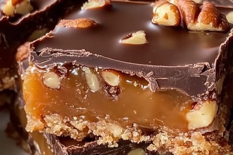 Pecan Turtle Bars, Turtle Bars Recipe, Turtle Bars, Magic Bars, Gooey Caramel, Cracker Crust, Crunchy Pecans, Bars Recipe, Graham Cracker Crust