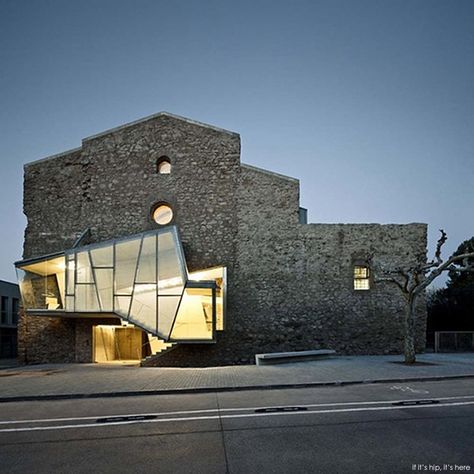 The Conversion Of The Convent de Sant Francesc by Architect David Closes | http://www.ifitshipitshere.com/the-conversion-of-the-convent-de-sant-francesc-by-architect-david-closes/ Architecture Cool, Modern Church, Modern Renovation, San Francesco, Adaptive Reuse, Church Design, Old Church, Architecture Old, Gothic Architecture