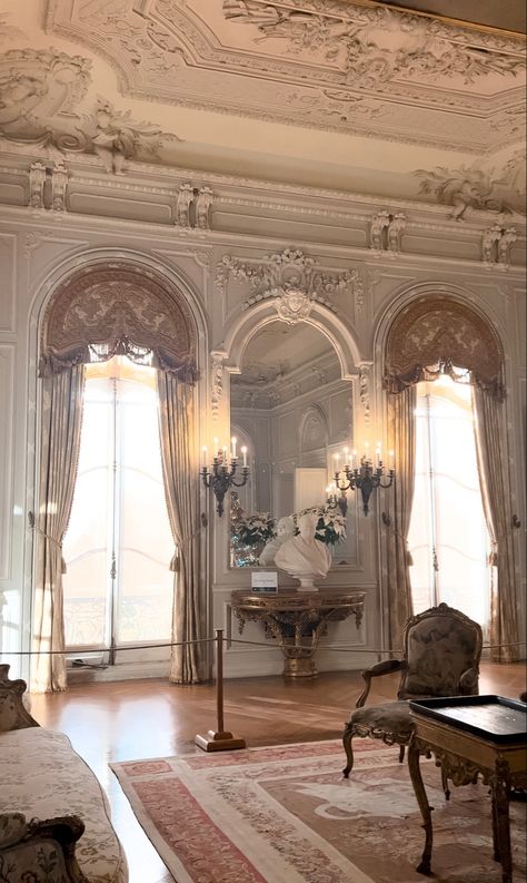 Le Meurice Paris, French Palace, Old Money House, Royal Room, Study Girl, French Interior Design, Living Dining Rooms, Wall Decorating, French Colonial