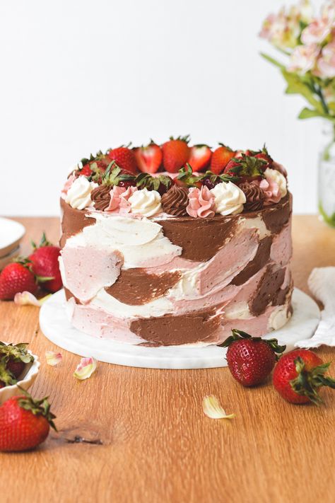 Lizzy Cake, Booze Cakes, Peppermint Coffee Creamer, Neopolitan Cake, Berry Cake Recipe, Neapolitan Cake, Vanilla Bean Frosting, Strawberry Vanilla Cake, Chef Ideas