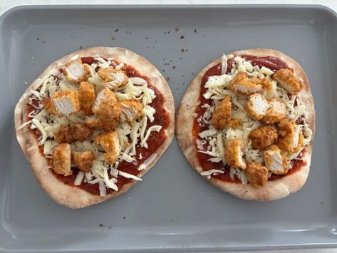 assemble the chicken parm pita pizza (4) Easy Chicken Parm, Healthy Macros, Gluten Free Pita, Pita Pizza, Pita Pizzas, Buffalo Chicken Pizza, Local Pizza, Oven Chicken, Chicken Parm