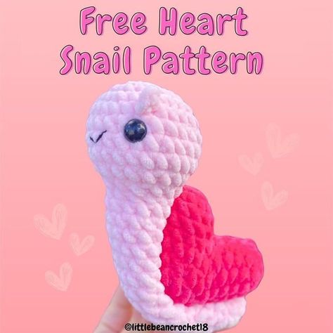 Free Snail Crochet Pattern, Crochet Snail Pattern Free, Snail Crochet Pattern Free, Crochet Stuff To Sell, Crochet Puppets, Valentines Day Crochet, Snail Pattern, Crochet Snail, Easy Beginner Crochet Patterns