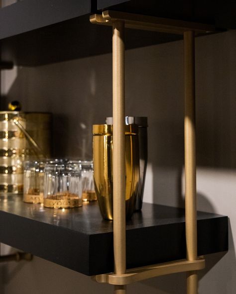 ⁠Our Modular Shelving Systems lets you design a tailored bar unit to fit into any space. Choose your finish and dimensions for a seamless, stylish storage or display solution.⁠ ⁠ Unlock new potential for your bar with Fittings Brackets and Accessories. Link in bio.⁠ ⁠ .⁠ .⁠ .⁠ ⁠ ⁠ #cocktailbar #mixology #homebardesign #modularshelving #openshelving #homebarinspo #interiordesignideas #furnituredesign #interiordecor #homeinspo Bistro Shelving, Wall Mounted Bar, Home Bar Rooms, Bar Unit, Home Bar Design, Bar Rack, Modular Shelving, Black Pipe, Mounted Shelves