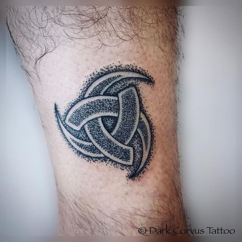 Cornes d’Odin Odin’s horn. . #tattoo #tatouage #dotworktattoo #odinshorn #odinshorntattoo #norsemythology #norsetattoo #nordictattoo… All Father Odin Tattoo, Horn Of Odin Tattoo, Odin Triangle Tattoo, Horns Of Odin, Celtic Tattoo Family, Odin’s Ravens, Pagan Tattoo, Celtic Tattoo, Nordic Tattoo