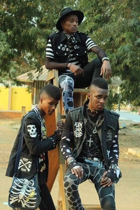 Photoshoot Lookbook, Punk Diy, Afro Goth, Alternative Subcultures, Afro Punk Fashion, Inspirational Clothing, Punk Culture, Black Punks, Outfits Hombre