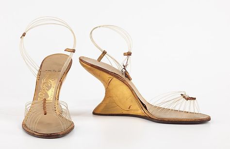 "Invisible Sandal" from Salvatore Ferragamo .... Collection 1947!!!! It is crazy to see how much fashion truly does recycle itself!!! Vintage Ferragamo Shoes, Historical Shoes, Vintage Shoe, Vintage Sandals, Caged Heels, Italian Shoes, Salvatore Ferragamo Shoes, Ferragamo Shoes, Shoe Art