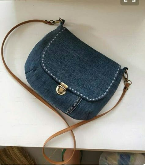 Diy Sac Pochette, Denim Purse, Jeans Bags, Diy Bags Purses, Denim Bags, Recycle Jeans, Upcycle Jeans, Denim Crafts, Denim Diy