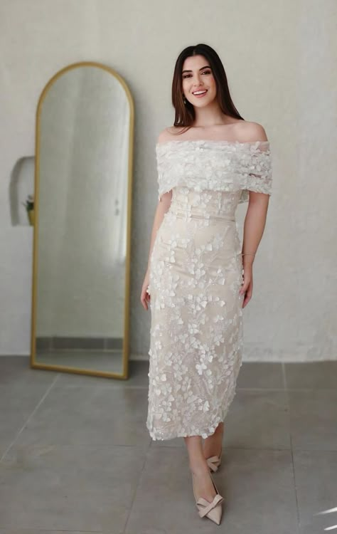 Simple Civil Wedding Dress Classy, Classy Engagement Dress, Plus Size Elopement, Civil Wedding Dresses Classy, Plus Size Elopement Dress, White Engagement Dresses, Night Weddings, Elegant Silk Dresses, Wedding Ootd