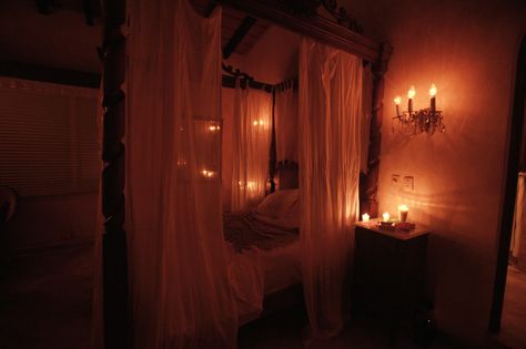 http://hawaiiancoconut.tumblr.com/post/26458638705/candlelit-room Candlelit Bedroom, Candles Aesthetic Bedroom, Candle Light Bedroom, Candle Light Room, Candlelit Room, Colorful Bedroom Decor, Candlelit Dinner, Candle Room, Bed Curtains