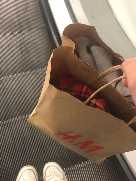 H&m Bag Snap, H M Bags, Hm Shopping Bag Snapchat, H&m Shopping Bag Snapchat, H&m Snap, Shopping Bags Snap, Shopping Day Aesthetic, Shopping Snapchat Story, Shopping Spree Aesthetic