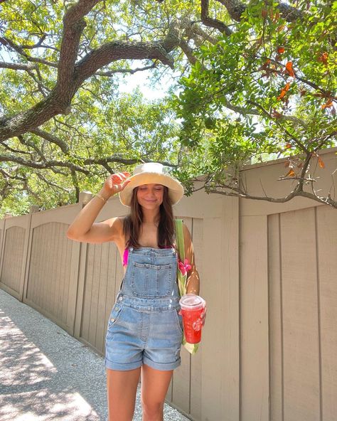 mary katherine’s Instagram photo: “casual beach outfit includes a cutie bucket hat, overalls & a colorful bikini 💖🐚🌴 bucket hat is @cabana_and_straw and the absolute best…” Overalls Spring Outfit, Minimalist Outfit Summer, Shortalls Outfit, Colorful Summer Outfits, Casual Beach Outfit, Fashion Aesthetics, Beach Essentials, Summer Dream, Overall Shorts