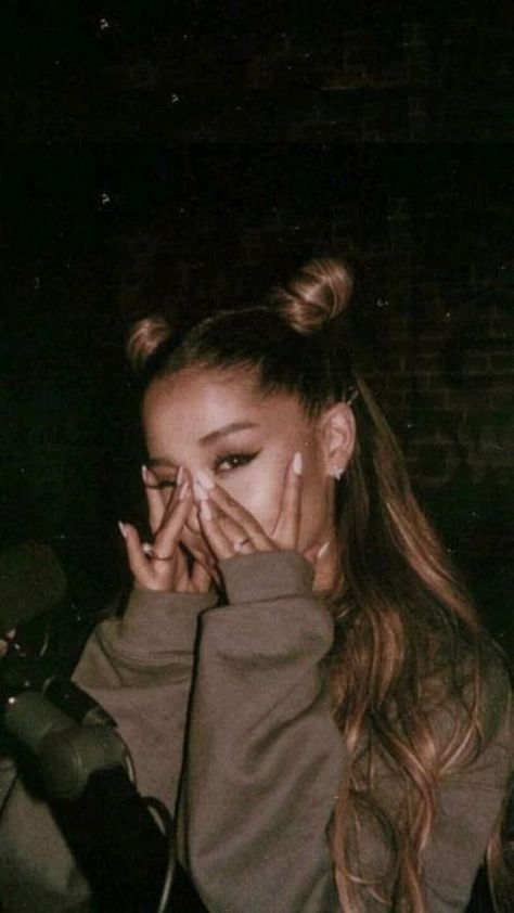 Ariana Grande Lockscreen, Ariana Grande Background, Photos Rares, Ariana Grande Images, Ariana Grande Cute, Ariana Grande Style, Ariana Grande Wallpaper, Ariana Grande Photoshoot, Ariana Grande Photos