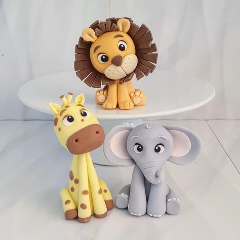 Jungle Theme Cake, Animals Fondant, Circus Theme Cakes, Jungle Cakes, Safari Birthday Party Decorations, Jungle Theme Cakes, Lion Party, Boys First Birthday Cake, Daisy Cakes