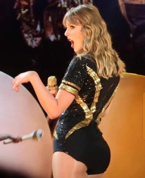 Reputation Stadium Tour, Taylor Swift Images, Taylor Swift Legs, Estilo Taylor Swift, Stadium Tour, Twitter Trending, Taylor Swift Concert, King Of My Heart, Taylor Swift Fan