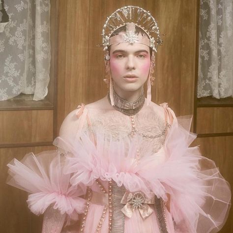 Close up of @harrycharlesworth for @dilarafindikoglu Bridal Collection by @caspersejersenstudio @elliegracecumming @davidharborow… Queer Punk, Punk Wedding, Dilara Findikoglu, Genderless Fashion, Queer Fashion, Foto Art, Cat Walk, Wedding Fashion, Costume Design