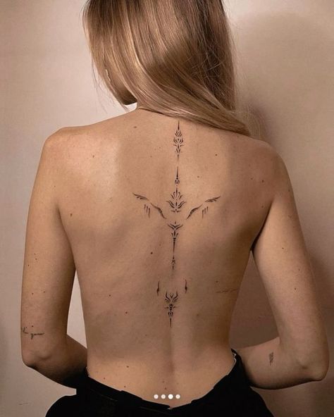 One Direction Tattoos, Tattoo Spine, Ma Tattoo, Hummingbird Tattoo, Spine Tattoo, Back Tattoo Women, 1 Tattoo, Dainty Tattoos, Spine Tattoos