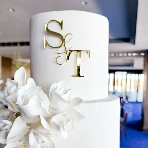 Double Initial Serif Acrylic Wedding Cake Charm Add an elegant finishing touch to your dream wedding cake.   With the couples initials available in a variety of acrylic colours to match your wedding theme. You can choose whether you would like the initials and ampersand made in one attached piece or three separate individual pieces to be attached to the front of the wedding cake. Overall size of charm is approx 7.5cm wide and 9cm tall.  Individual size of letters will vary dependent on the initials given.  This was created small to fit on the top tier.   I am more than happy to make this larger,  just make a note on the order of the approx size you would like. Easily attached to the cake with buttercream Please get in touch if you have any questions. ** Wedding cake pictured by Sweet Desig Wedding Cake Three Separate, Wedding Cake Initials, White And Black Wedding Cake, Ww Cake, Modern Wedding Cake Toppers, Modern Cake Toppers, Elegant Cake Topper, Wedding Cake With Initials, Couples Initials