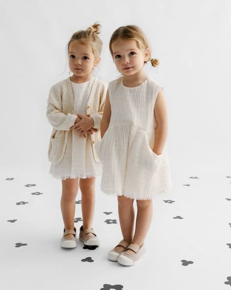 Zara Baby Girls Official on Instagram: “Spring Summer 2020 ________________________ #zara #zarakids #zarababygirl” Sisters Photoshoot Poses, Mini Outfit, Zara Baby, Zara Girl, Little Outfits, Zara Kids, Kids Outfits Girls, Toddler Fashion, Childrens Fashion