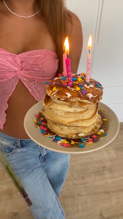 Birthday Breakfast For Mom, Birthday Morning Breakfast, Bday Breakfast, Birthday Breakfast Ideas, Breakfast Birthday Party, Birthday Breakfast Party, Birthday 22, 20th Bday, Birthday Morning