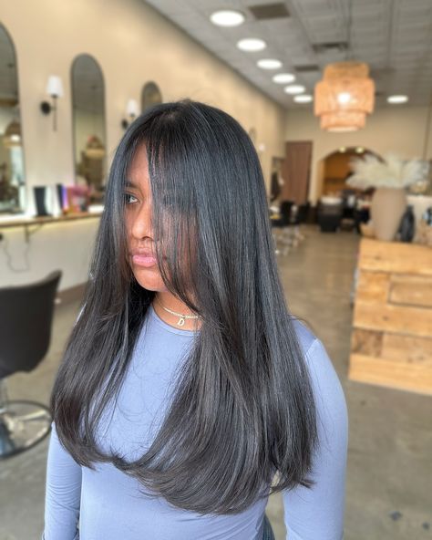 Sleek ✨ #njhairstylist #njhair #gloss #haircut #layers #faceframe #denvillenj U Cut With Face Framing Layers, Mid Length Hair Face Framing Layers, Long Layers No Bangs, Simple Layered Hair, Mid Length Long Layers, Light Layers Haircut Medium, Heavy Face Framing Layers, Medium Length Haircut No Layers, Haircut No Layers