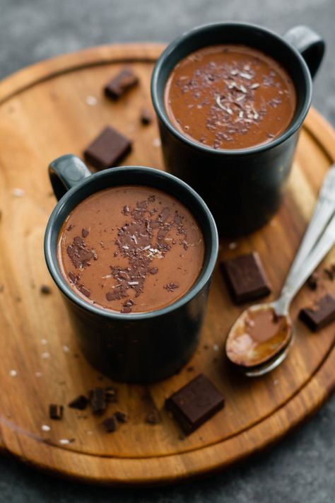 Vegan Dark Hot Chocolate - Flora & Vino Dark Hot Chocolate, Hu Chocolate, Vegan Hot Chocolate, Chocolate Drink, Chocolate Caliente, Hot Chocolate Recipes, Chocolate Cinnamon, Chocolate Drinks, Chocolate Coffee