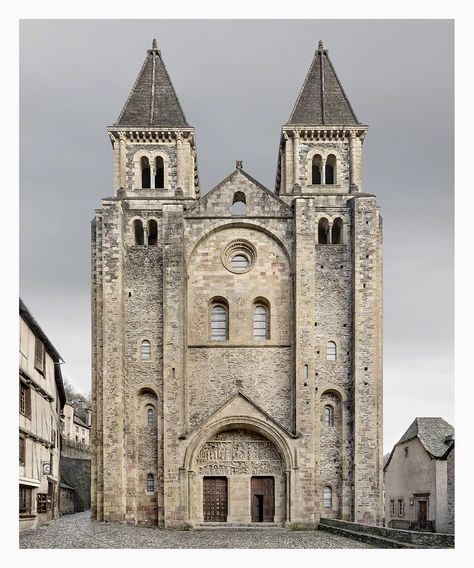 CONQUES_SAINTE-FOY_FACADES_BRUNETTI_W Markus Brunetti, Medieval Church, Architecture Collection, Romanesque Architecture, Cathedral Architecture, Religious Architecture, European Architecture, Layout Architecture, Old Churches