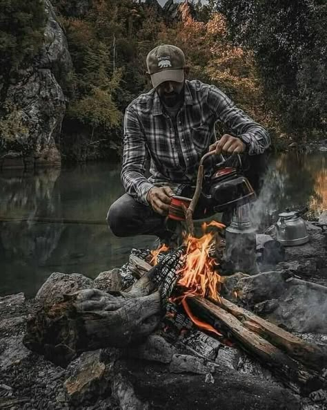 Fire In The Woods, Outdoorsmen Style, Camping Gear Survival, Camping Inspiration, Camping Photography, Bushcraft Camping, Camp Fire, Camping Survival, Outdoor Men