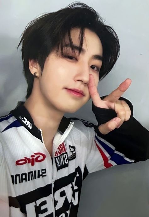 Han Jisung Peace Sign, Han From Skz, Han Jisung You In My Blurred Memories, Jypapi Kawaii, Stray Kids Rockstar, Daddy Issue The Neighborhood Spotify, Han Rockstar, Fictional Characters Aesthetic, Quokka Baby