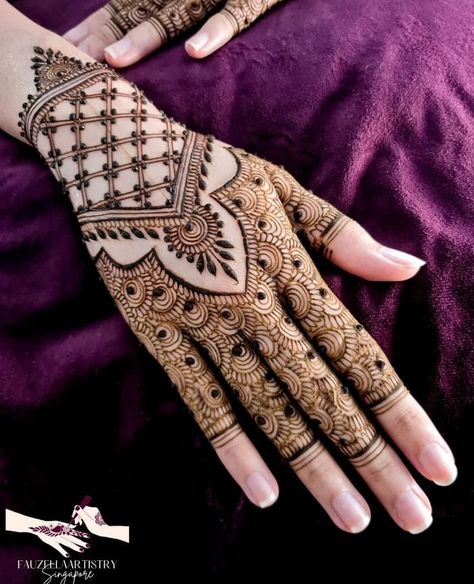 Mehndi designs for hand / beautiful mehndi / check mehndi designs Cheks Design Mehndi, Back Hand Design Mehndi, Checks Mehndi Designs, Hand Design Mehndi, Checks Mehndi, Cheks Design, Back Hand Design, Back Henna, Hand Mehndi Designs