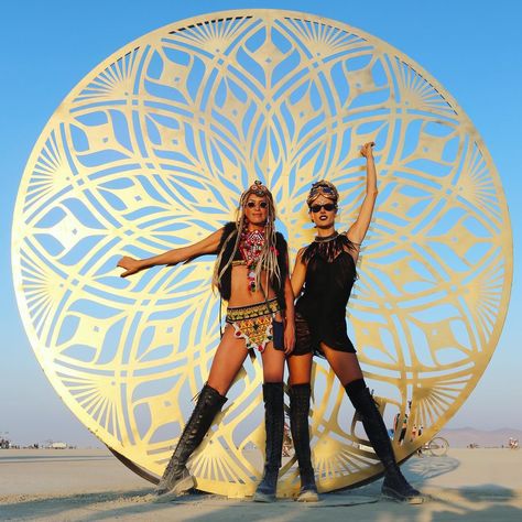 Burning Man Theme Party Ideas, Burning Man Theme Party Decor, Burning Man Party Theme, Burning Man Decorations, Landscape Sculpture, Fest Ideas, Burning Man Art, Selfie Wall, Bohemian Party