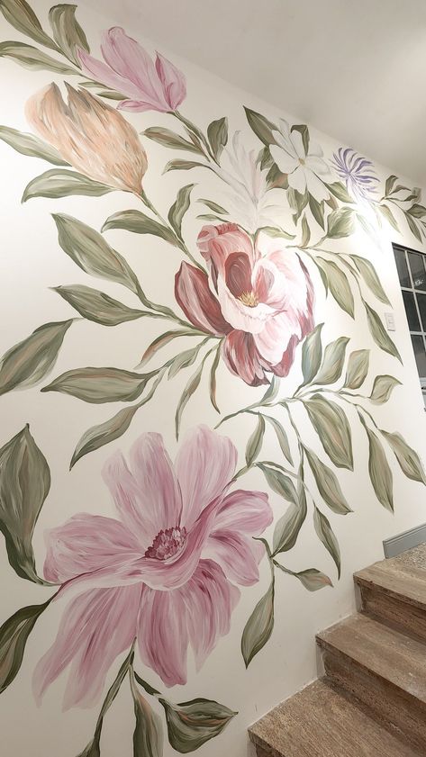 Floral Mural Painting Bedroom, Mural Floral Painting, Mural Ideas Flowers, Floral Murals On Buildings, Floral Wall Mural Painting Diy, Painting Walls Ideas Creative, Floral Wall Mural Painting, Flower Mural Wall Paintings, Rose Mural