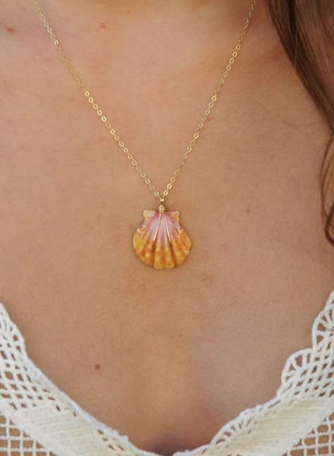 Scallop Shell Jewelry, Shells Necklace Diy, Homemade Seashell Jewelry, Sunrise Shell Necklace, Conch Shell Necklace, Clam Shell Necklace, Shell Pendant Necklace, Beach Themed Jewelry, She’ll Necklace