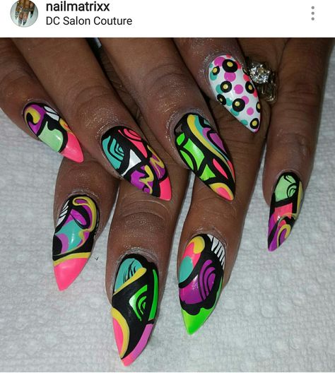 Nail Designs Graffiti, Graffiti Nail Art, Nail Art Graffiti Pen, Black Graffiti Nails, Wild Nail Designs, Neon Graffiti Nails, Graffiti Nails, Pop Art Nails, Funky Nail Designs