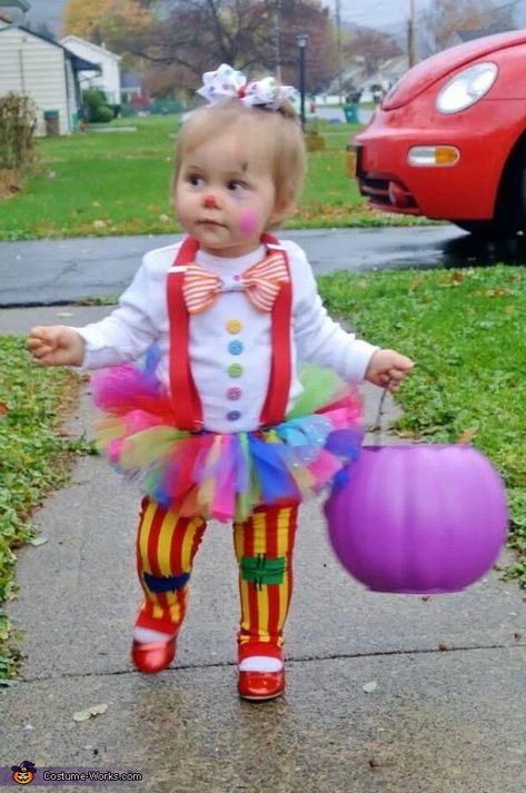 Homemade Clown Costume, Toddler Clown Costume, Baby Clown Costume, Diy Clown Costume, Clown Costumes, Make Carnaval, Clown Halloween Costumes, Breastfeeding Baby