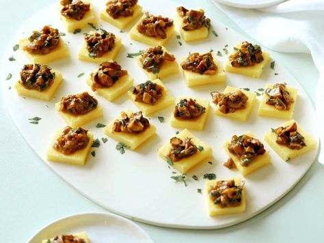 Giada De Laurentiis tops bite-size polenta squares with a savory mushroom sauce for an easy, elegant appetizer. Polenta Squares, Mushroom Appetizer Recipes, Mushroom Ragu, Mushroom Appetizers, Ragu Recipe, Healthy Appetizer Recipes, Bloc Party, Giada De Laurentiis, Cooking Channel