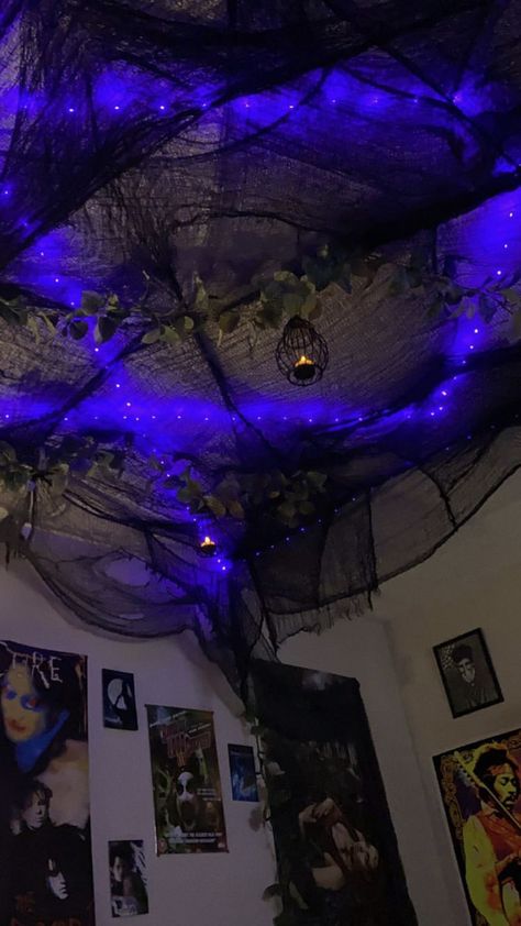 Goth Ceiling Decor, Maximalist Ceiling, Flash Oc, Punk Room, Gothic Decor Bedroom, Hippie House, Grunge Room Decor, Goth Bedroom, Bedroom Purple