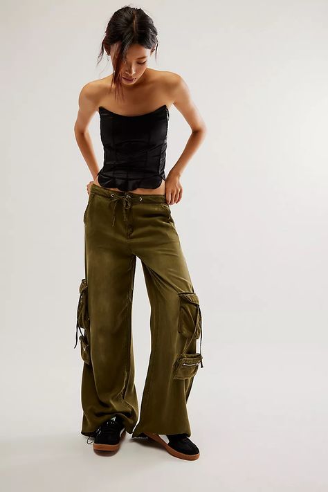 SER.O.YA Peggy Cargo Pants | Free People Tube Top With Cargo Pants, Dance Fits, Rocker Chic Style, Dance Outfit, Cargo Pants Outfit, Wearing All Black, Festive Collection, Green Fits, Boho Pants